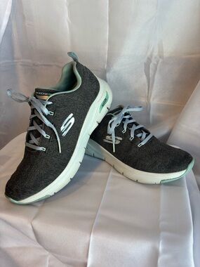 Skechers Women’s Gray & Mint Athletic Arch Fit Sneakers